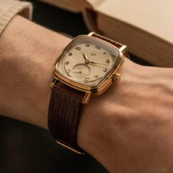 AV86 | 1954 Amalfi Mechaniczny zegarek w złotym kolorze z kremową tarczą