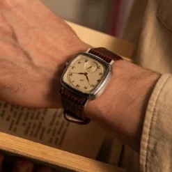 AV86 | 1954 Amalfi Mechaniczny zegarek w srebrnym kolorze z kremową tarcz