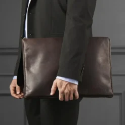 Brązowy skórzany rękaw na laptopa Montreal