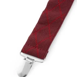 Burgundowe szelki w diamenty