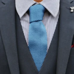 Chabrowy krawat z dzianiny