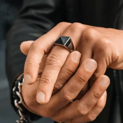Ciemnoszary pierścień Lanie Makt