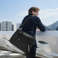 Czarna torba na laptopa Lancy
