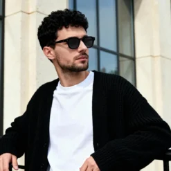 Czarne geometryczne okulary przeciwsłoneczne typu horn rimmed