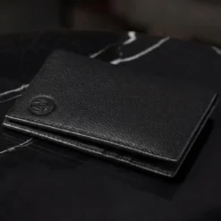 Czarny skórzany portfel blokujący karty RFID Luigi