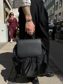 Fibron | Czarny plecak z mikrofibry – podwójna klamra