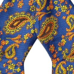 Jedwabna muszka w pomarańczowy wzór paisley