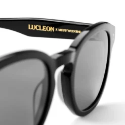 Kwadratowe czarne okulary przeciwsłoneczne Bille w oprawkach typu horn rimmed