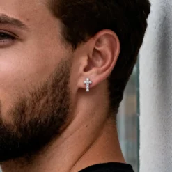 Lucid | Srebrny kolczyk sztyft 6 mm z cyrkonią w kształcie krzyża próby 925