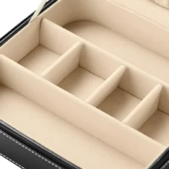 Małe czarne etui ze sztucznej skóry na okulary i biżuterię