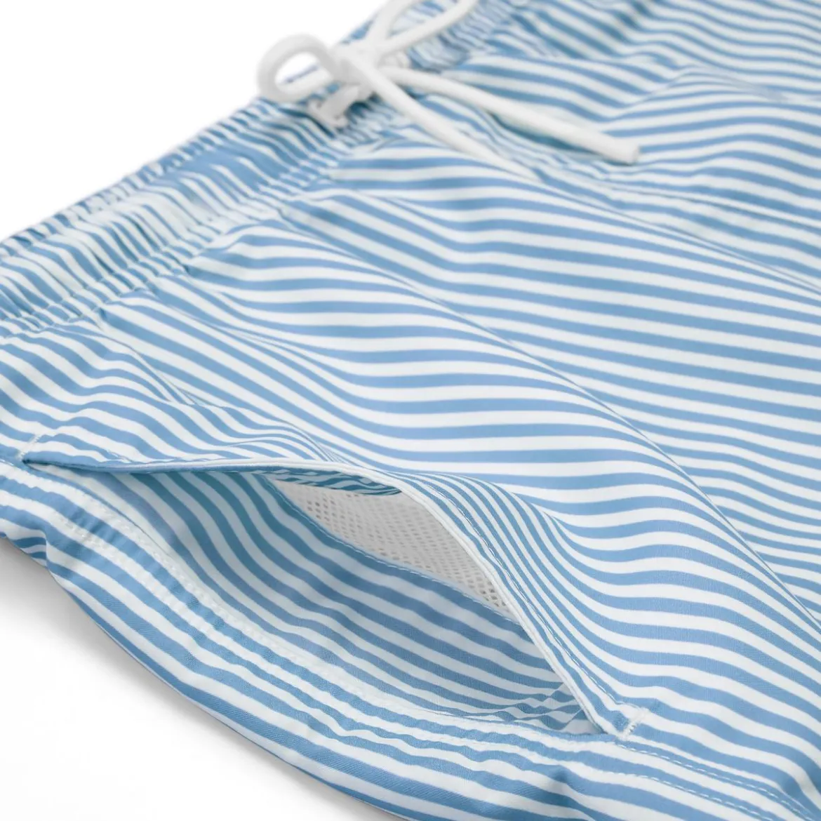 Niebiesko-białe kąpielówki w paski