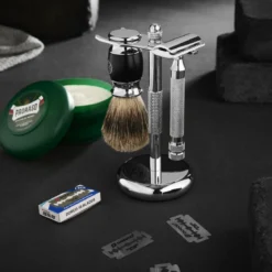 Nowoczesny czarny pędzel do golenia Pure Badger