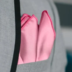 Poszetka w kolorze lśniącego jasnego różu Basic