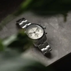 1960 Racing Chronograph | Stal chirurgiczna i złamana biel