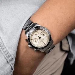 1960 Racing Chronograph | Stal chirurgiczna i złamana biel