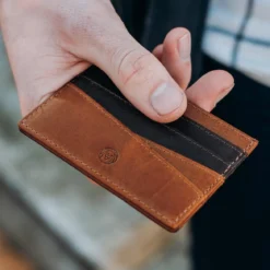 Skórzane kasztanowe etui na karty RFID Lacey