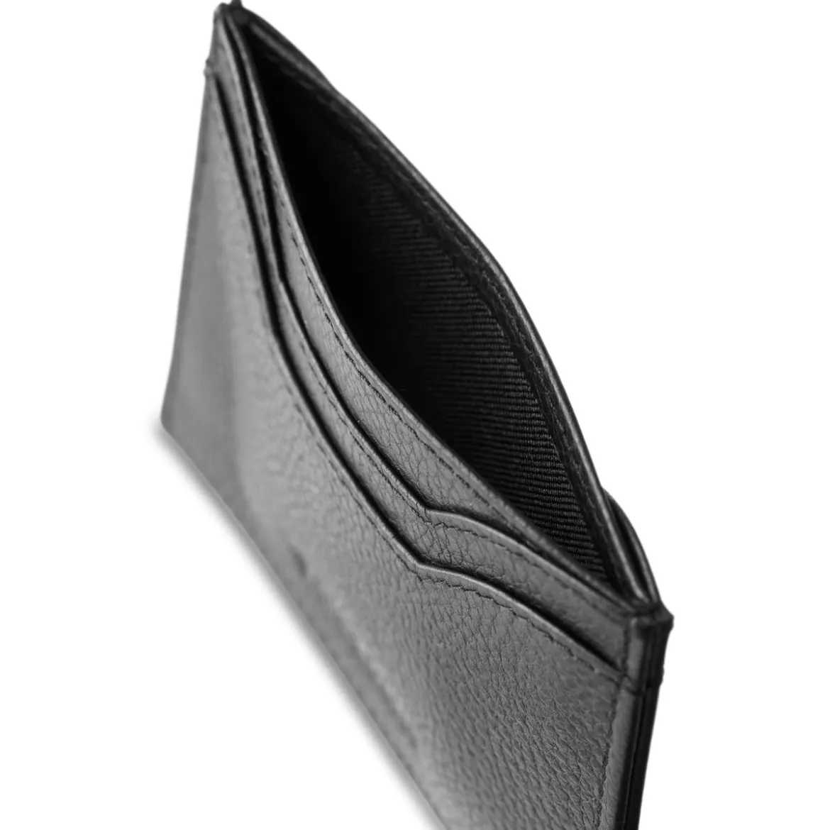 Smukłe czarne etui na karty ze skóry pełnoziarnistej