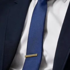 Spinka do krawata o długości 4 cm w kolorze polerowanego złota