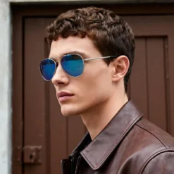 Srebrzysto-niebieskie lustrzane okulary przeciwsłoneczne aviator