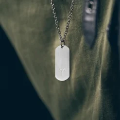 Srebrzysty stalowy naszyjnik ze znakiem zodiaku Baran