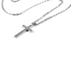 Stalowy naszyjnik z grawerowanym krzyżem