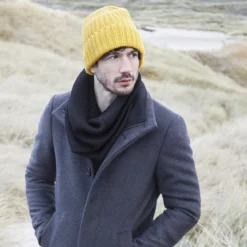 Żółta masywna dzianinowa czapka beanie Fee Montagna