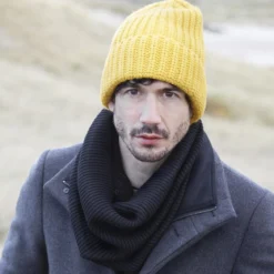 Żółta masywna dzianinowa czapka beanie Fee Montagna