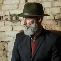Zielony kapelusz fedora z płaskim rondem Flavio Moda