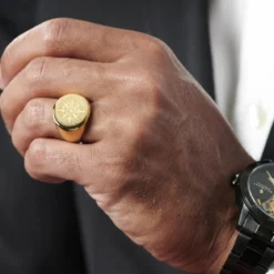 Złoty pierścień ze stali chirurgicznej z kompasem